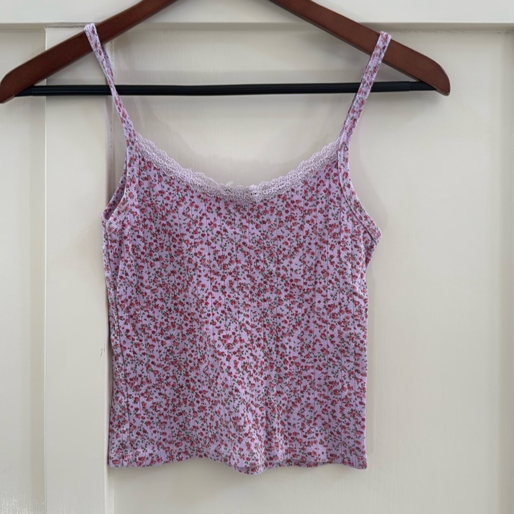Brandy Melville lacy trim floral tank